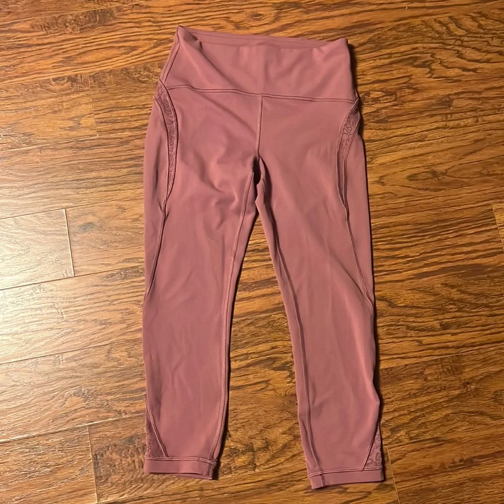 Lululemon lace accent cropped leggings - Picture 1 of 4